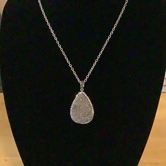Jewelry - 🆕💫Beautiful  Aura- borealis Druzy Teardrop Necklace🆕💫